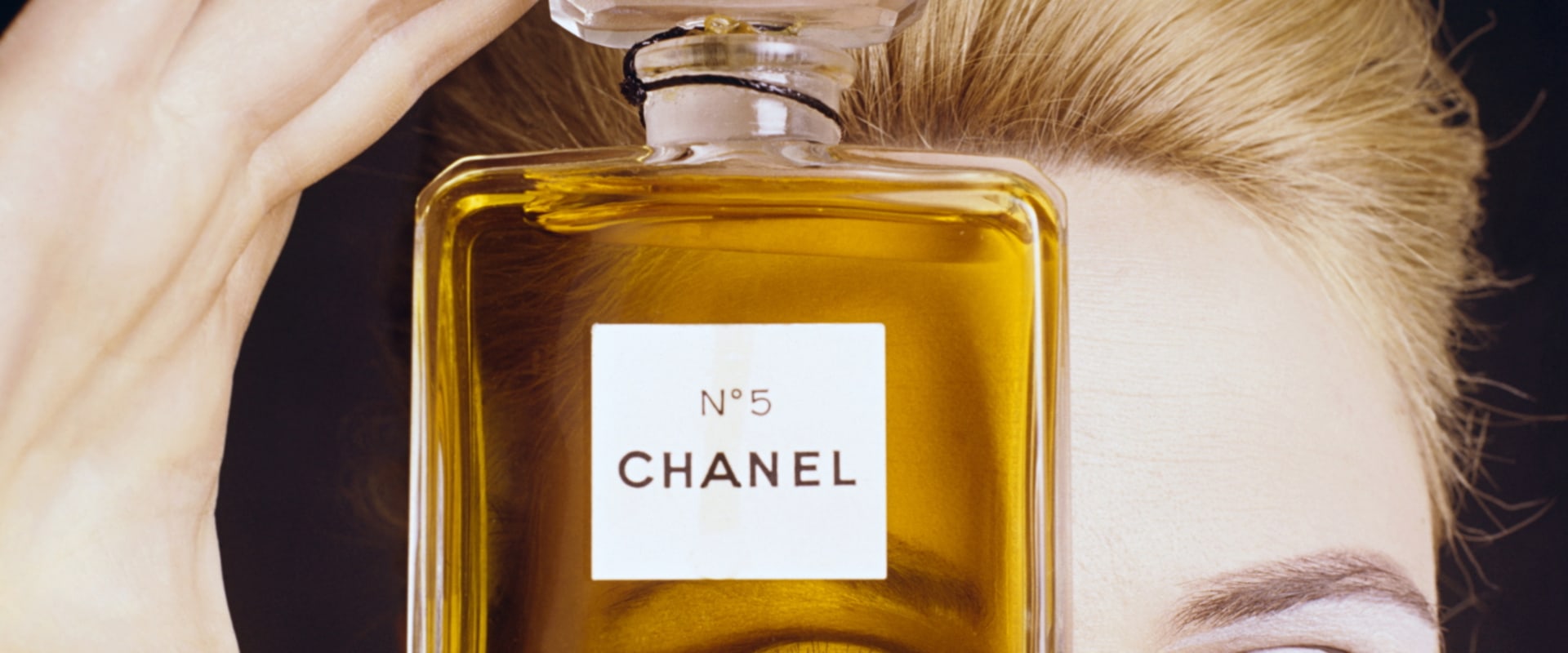 How long does chanel no 5 eau de parfum last?
