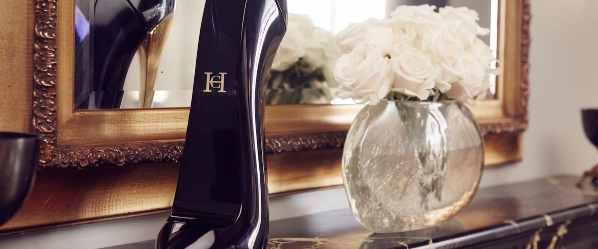 What are the base notes in carolina herrera's perfumes?